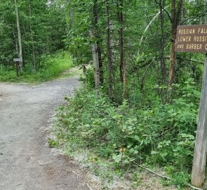 The path to the waterfall from the parking lot.