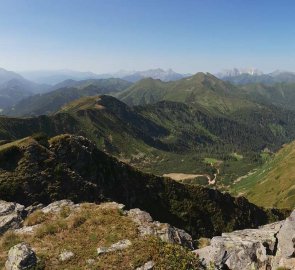 Pohled z hory Goldkogel na hřeben Seckauských Taur