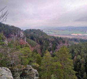 Pohled z Janovy vyhlídky na sever