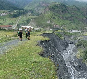 Descent along erosion-damaged slopes