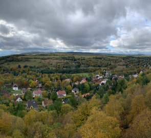 Výhledy směrem na České Středohoří