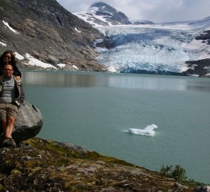 Jezírko u splazu ledovce Jostedalsbreen