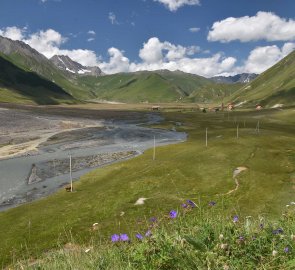 The road to the depths of the Truso Valley