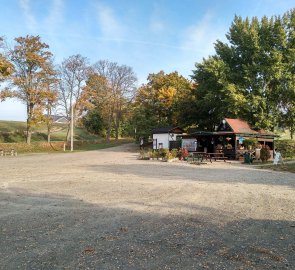 Parkoviště pod hradem Valešov