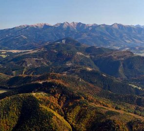 Pohled z vrcholu na Západní Tatry a Liptov