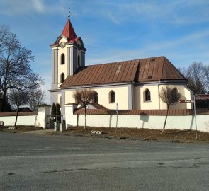 Začátek výletu - kostel sv. Michala v obci Roudno