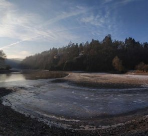 Krajina kolem přehrady