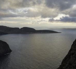 Pohled na mys Knivskjellodden z Nordkappu