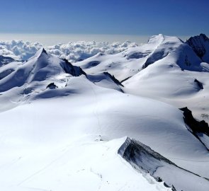 Pohled z vrcholu Alphubelu na Alalinhorn a MonteRosu