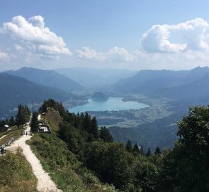 Pohled na jezero Wolfgangsee z vrcholu hory Zwölferhorn