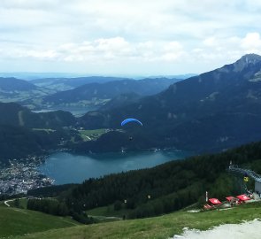 Pohledna jezero Wolfgangsee a horu Schafberg