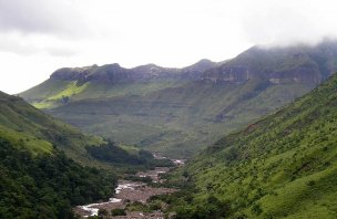 Trek k vodopádu Tugela Falls v Dračích horách JAR