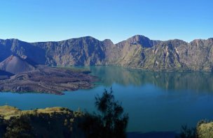 Výstup na sopku Gunung Rinjani, nejvyšší horu ostrova Lombok