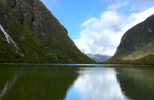 Výlet kolem jezera Bondhusvatnet k ledopádu Bondusbreen