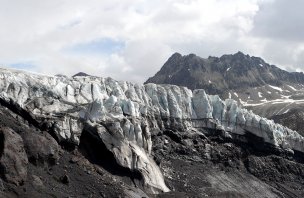 Vysokohorský treking v dolině Těrskol na Kavkaze