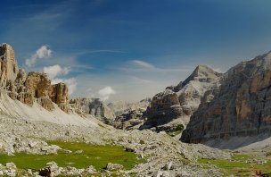 Trek with the Scala Menighel ferrata in the Tofana mountain group