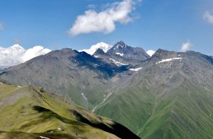 Mountain crossing from Roshka to Juta via the Chauchi saddle in the Caucasus