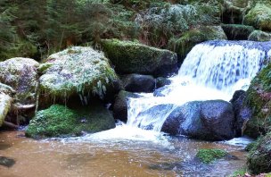 Family hike to the Lohnbachball waterfalls in Lower Austria