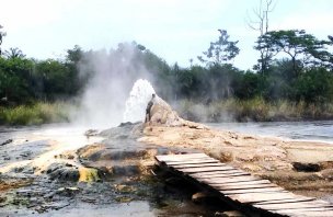 An easy walk to the Semliki springs