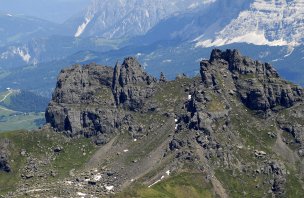 Circular trek with the Ferrata delle Trincee in the Dolomites